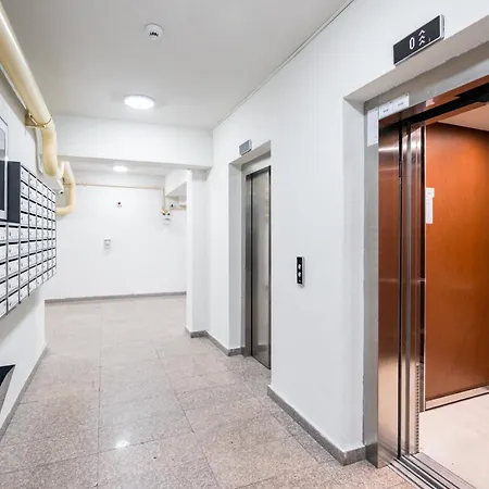 Urban Nest Apartment *