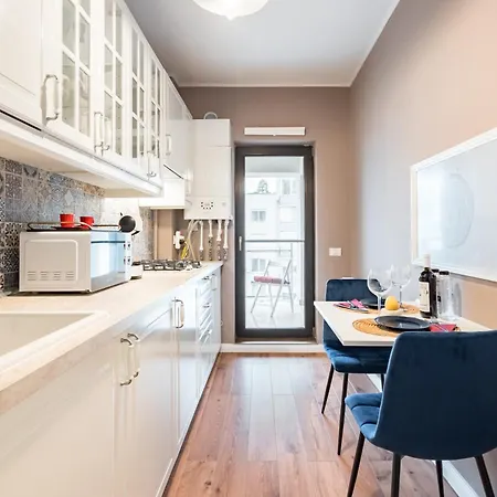 Urban Nest Apartment *