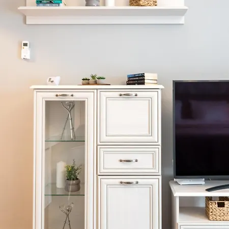 Urban Nest Apartment *